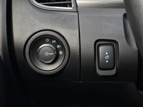 Used 2016 Ford Taurus SEL FWD image 25