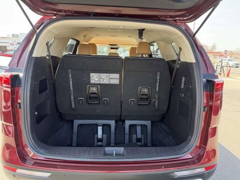 Used 2024 Kia Carnival LX FWD image 7
