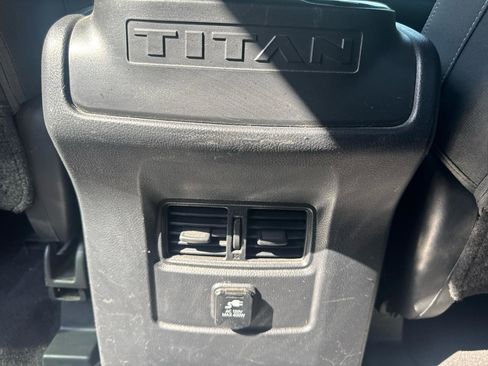Used 2018 Nissan Titan SV w/ SV Convenience Package RWD image 24