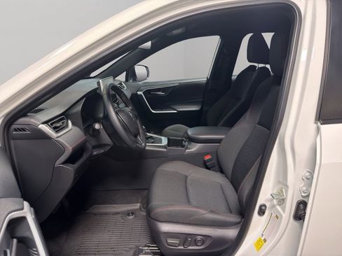 Used 2025 Toyota RAV4 SE image 9