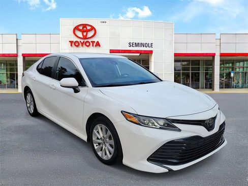 Used 2020 Toyota Camry LE image 2