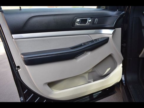 Used 2018 Ford Explorer FWD image 17
