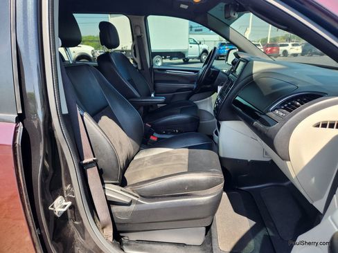 Used 2019 Dodge Grand Caravan SXT image 49