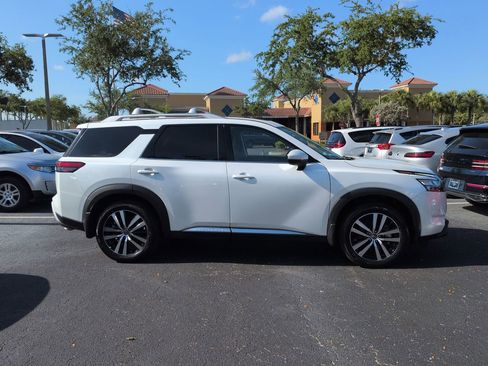 Used 2025 Nissan Pathfinder Platinum w/ Cargo Package FWD image 3