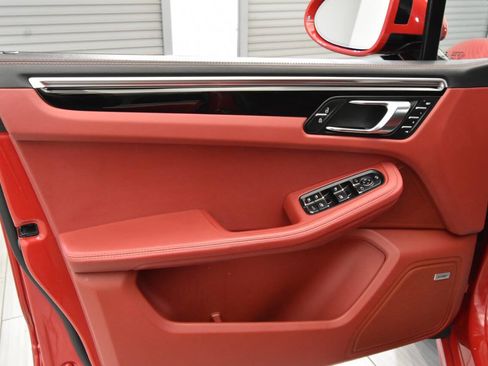 Used 2022 Porsche Macan S image 13