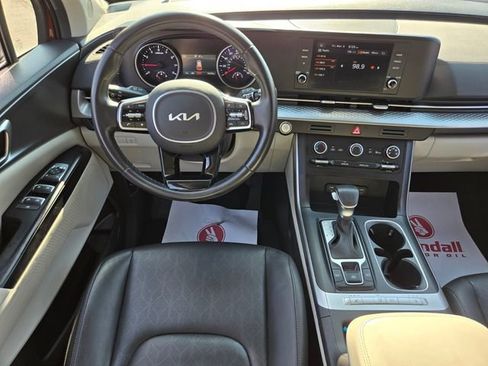 Used 2024 Kia Carnival LX FWD image 11