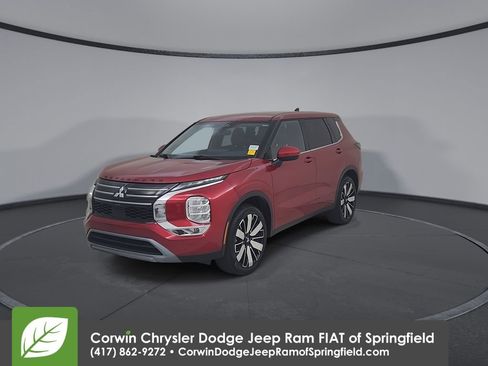 Used 2025 Mitsubishi Outlander SE image 6