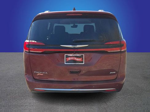 Used 2022 Chrysler Pacifica Touring-L w/ Uconnect Theater Family Group AWD/4WD image 5