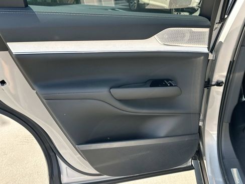 New 2025 Volvo EX90 Ultra image 16