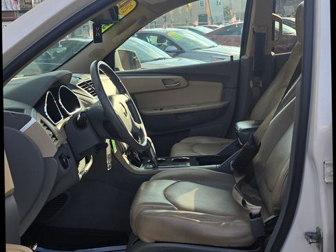 Used 2011 Chevrolet Traverse LT w/ Personal Connectivity Package FWD image 16