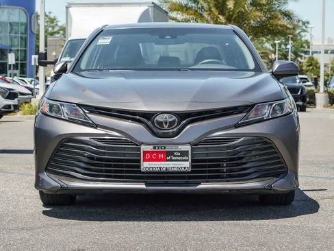 Used 2018 Toyota Camry LE FWD image 2