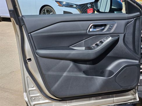 New 2026 Nissan Rogue Platinum image 12