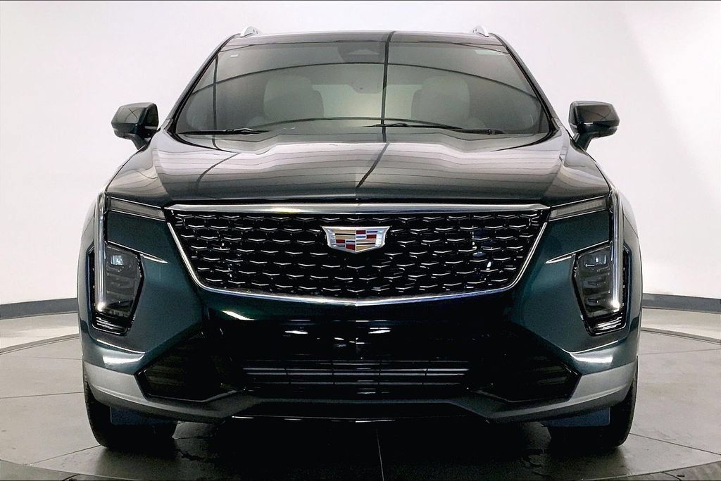 Used 2024 Cadillac XT4 Premium Luxury w/ Cold Weather Package FWD image 2