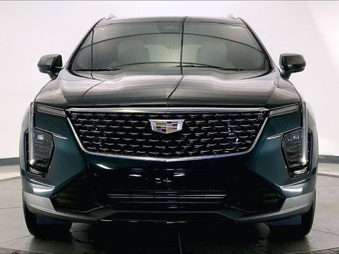Used 2024 Cadillac XT4 Premium Luxury w/ Cold Weather Package FWD image 2