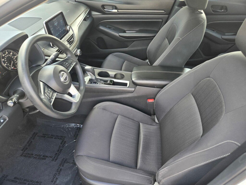Used 2025 Nissan Altima 2.5 SV FWD image 20