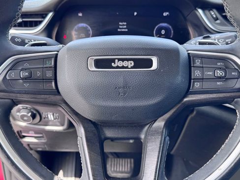 Used 2023 Jeep Grand Cherokee Limited w/ Black Appearance Package AWD/4WD image 28