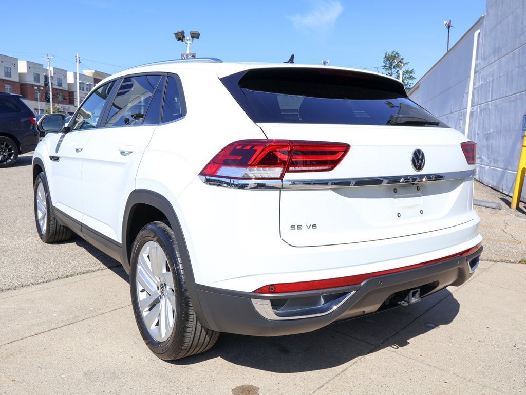 Used 2023 Volkswagen Atlas Cross Sport SE w/ Panoramic Sunroof Package FWD image 3