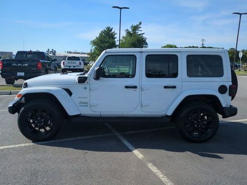 Used 2022 Jeep Wrangler Unlimited Sahara w/ Cold Weather Group AWD/4WD image 7
