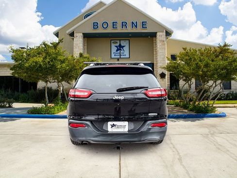 Used 2018 Jeep Cherokee Latitude image 4