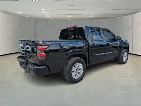 Used 2024 Nissan Frontier SV w/ SV Convenience Package image 3