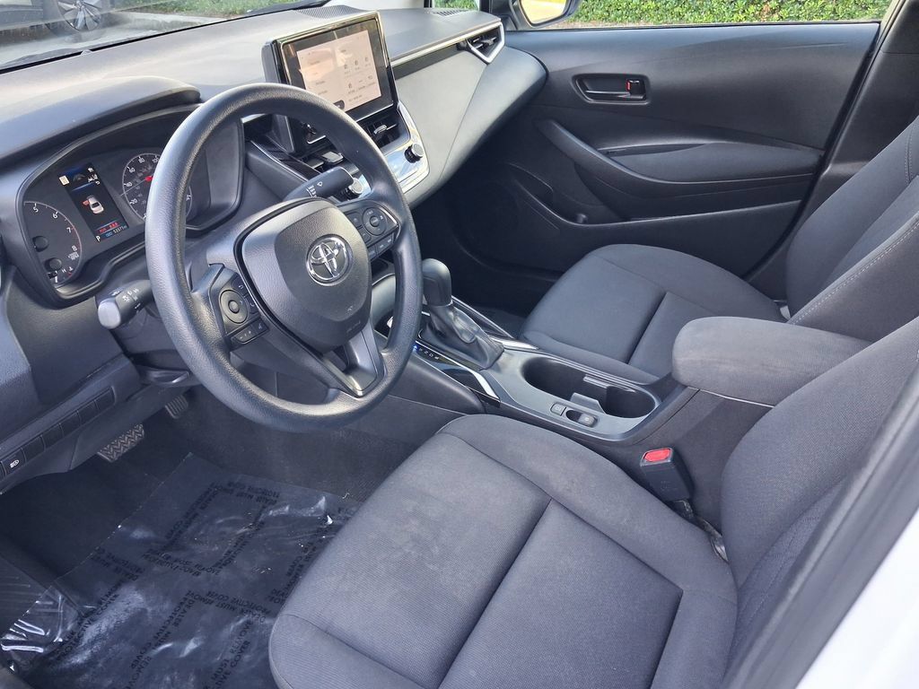 Used 2025 Toyota Corolla LE FWD image 17