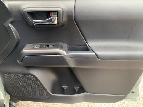 Used 2023 Toyota Tacoma TRD Sport AWD/4WD image 19