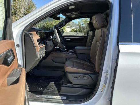 New 2026 Chevrolet Suburban High Country image 2