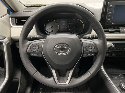 Used 2020 Toyota RAV4 XLE w/ XLE Grade Weather Package AWD/4WD image 15