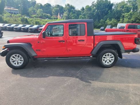 Used 2023 Jeep Gladiator Sport AWD/4WD image 2