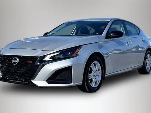 Used 2024 Nissan Altima 2.5 SR image 2