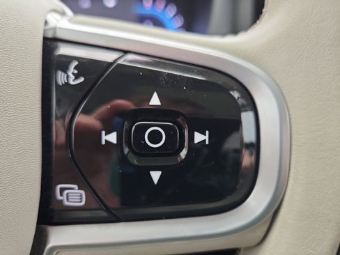 Used 2022 Volvo XC60 B5 Inscription w/ Climate Package image 15