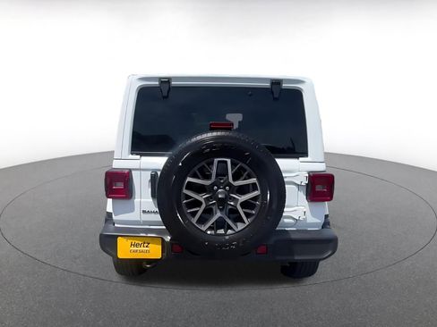 Used 2025 Jeep Wrangler Unlimited Sahara AWD/4WD image 12