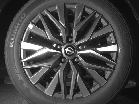 Used 2025 Nissan Altima 2.5 SV FWD image 15