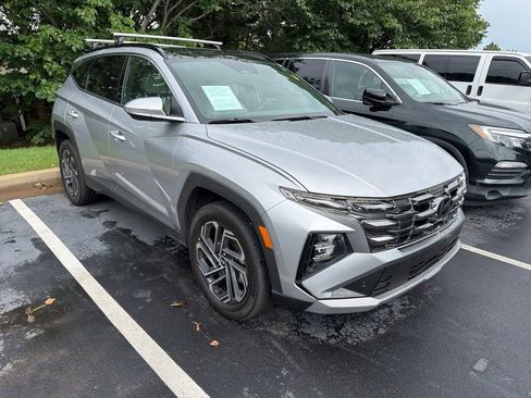 Used 2025 Hyundai Tucson Limited AWD/4WD image 3