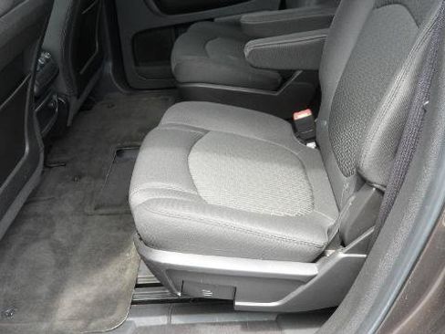 Used 2009 Chevrolet Traverse LT FWD image 14