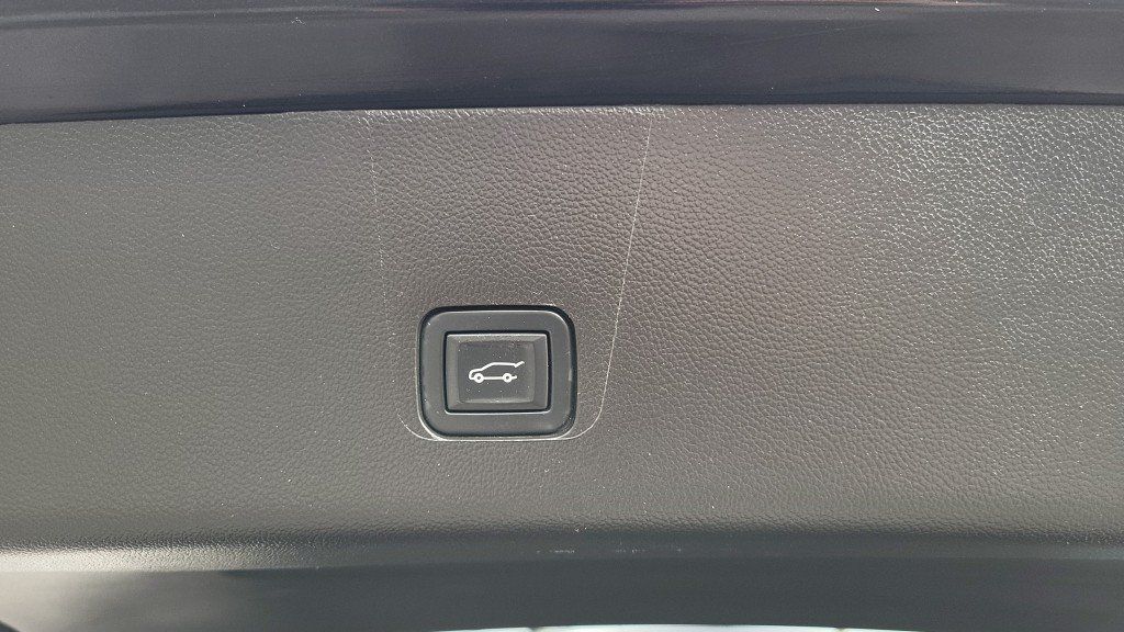Used 2021 Chevrolet Traverse LT FWD image 11