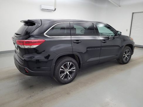 Used 2019 Toyota Highlander LE AWD/4WD image 10