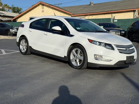 Used 2014 Chevrolet Volt FWD image 3