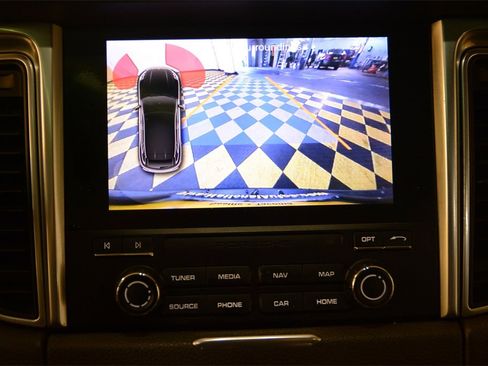 Used 2018 Porsche Macan image 22