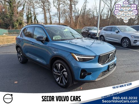 Certified 2023 Volvo XC40 B5 Ultimate w/ Protection Package Premier image 3