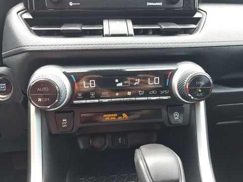 Used 2021 Toyota RAV4 XLE w/ Convenience Package FWD image 23