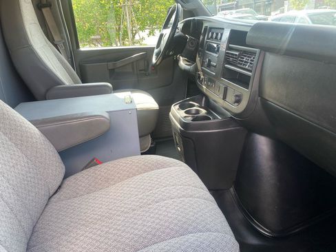 Used 2021 Chevrolet Express 2500 w/ Driver Convenience Package RWD image 20