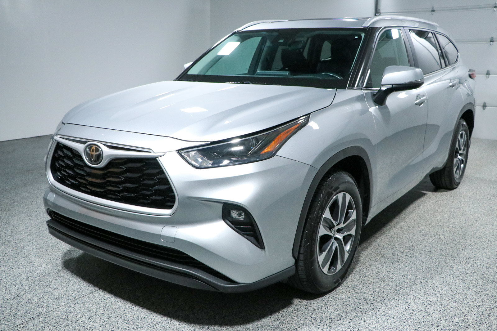 Used 2023 Toyota Highlander XLE FWD image 34