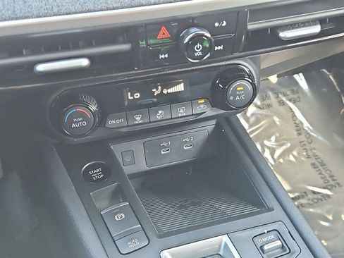 Used 2026 Nissan Kicks SV w/ Charging Package FWD image 17