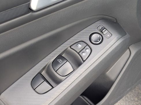 Used 2024 Nissan Altima 2.5 SV FWD image 17