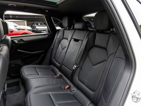 Certified 2026 Porsche Macan AWD/4WD image 48