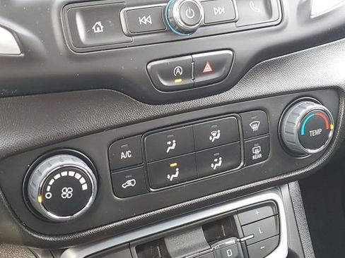 Used 2024 GMC Terrain SLE FWD image 18