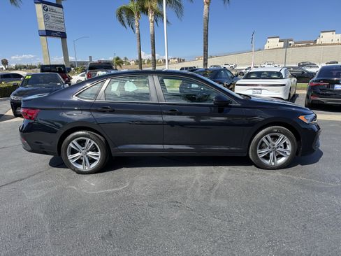 Used 2024 Volkswagen Jetta SE FWD image 10