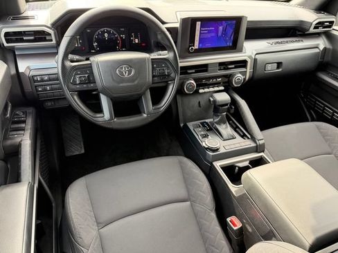Certified 2025 Toyota Tacoma SR5 AWD/4WD image 32