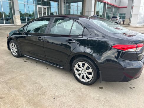 Used 2025 Toyota Corolla LE FWD image 14